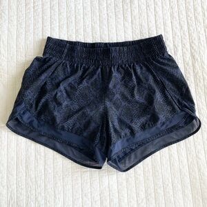 Athleta Mesh Racer Run Shorts 4”